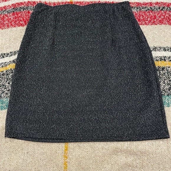 BLACK SHINY SKIRT - Picture 3 of 3